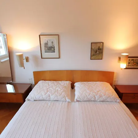 Nicely Located In Apartament